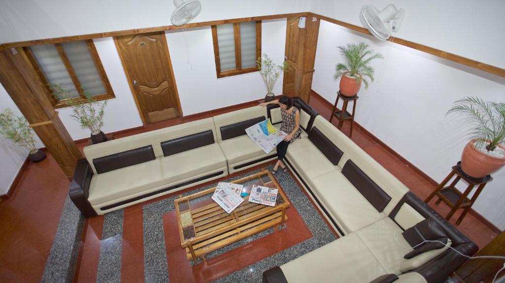 Posezení v ubytování Roses Inn Fortkochi