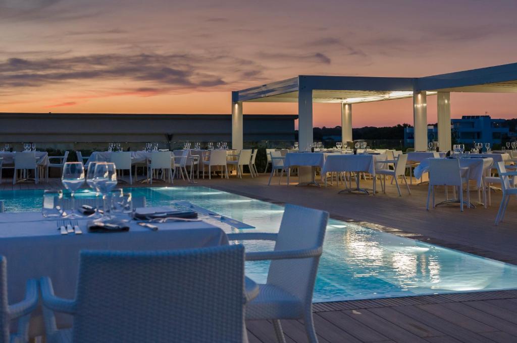 Bazén v ubytovaní Le Dune Suite Hotel alebo v jeho blízkosti