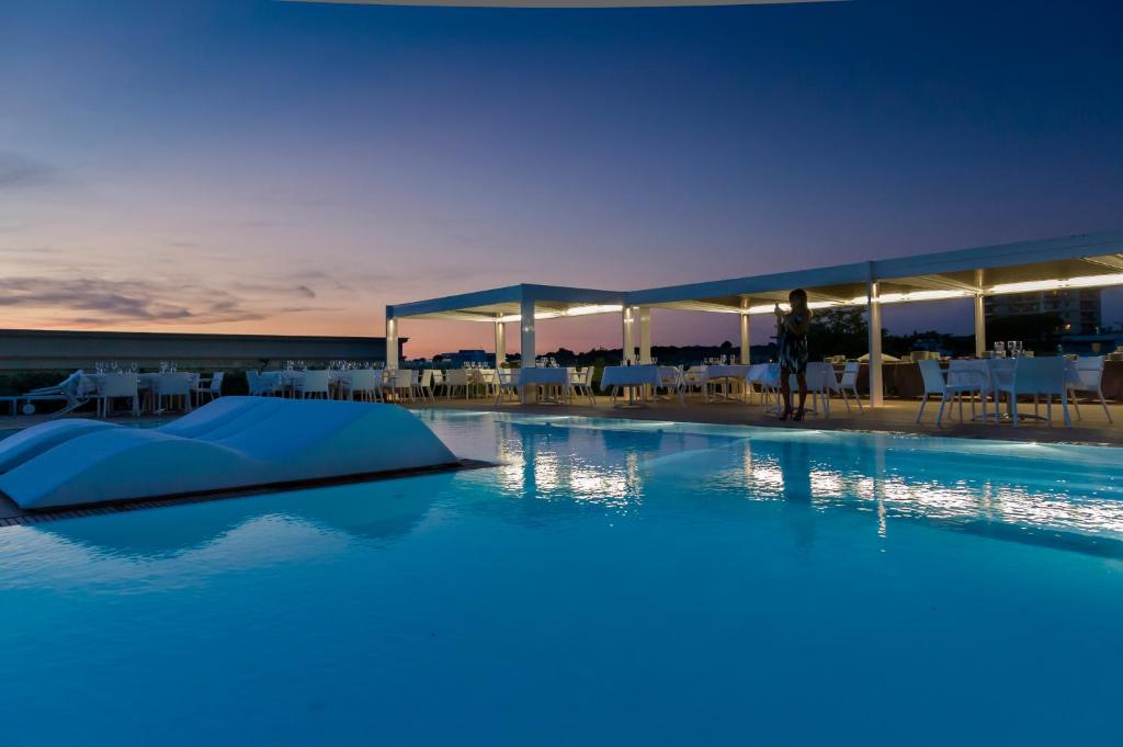 Bazén v ubytovaní Le Dune Suite Hotel alebo v jeho blízkosti