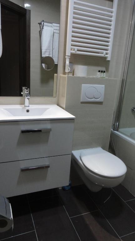 Hotel L'auberge Du Souverain - Resim 19