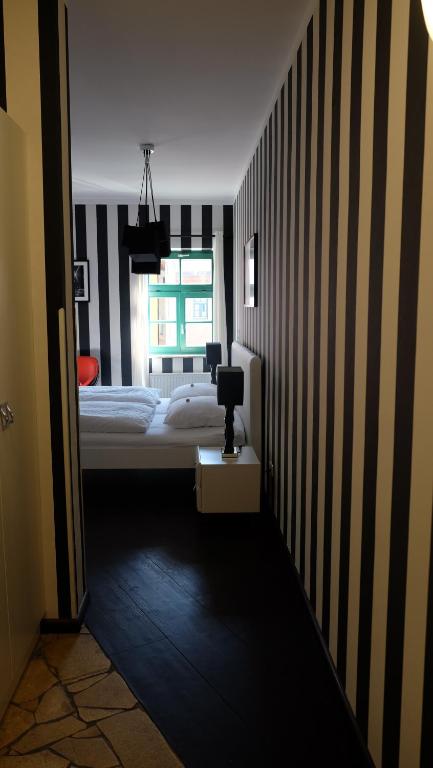 Voodi või voodid majutusasutuse Backstage Hotel toas