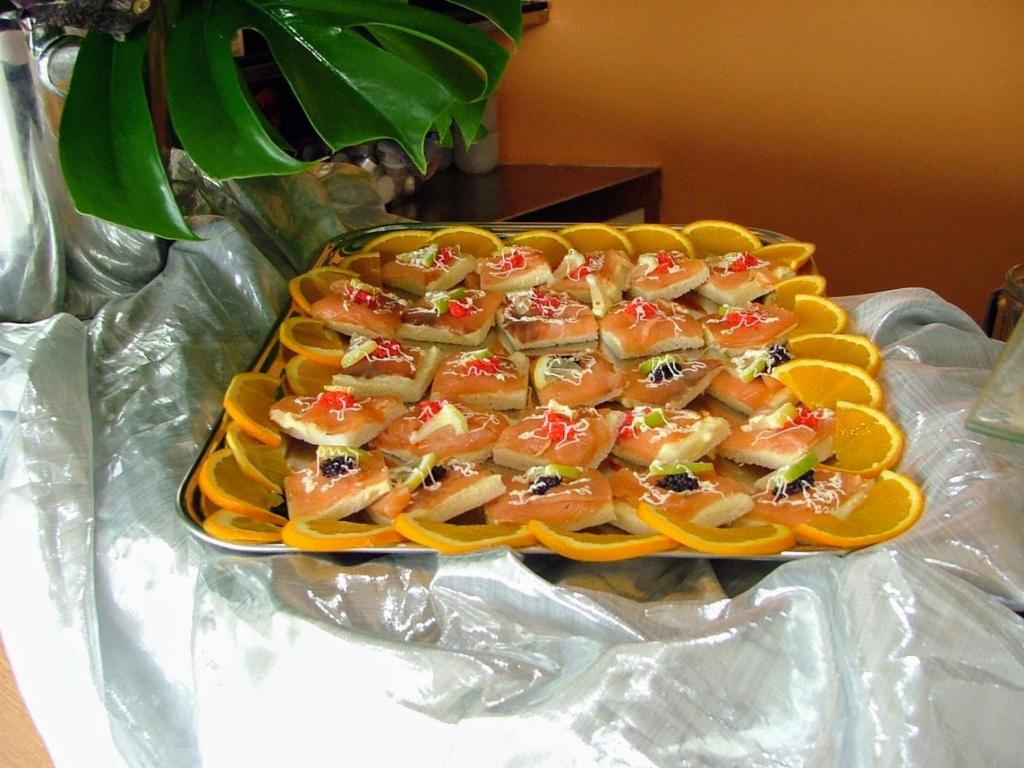 Comida en o cerca de este apartahotel