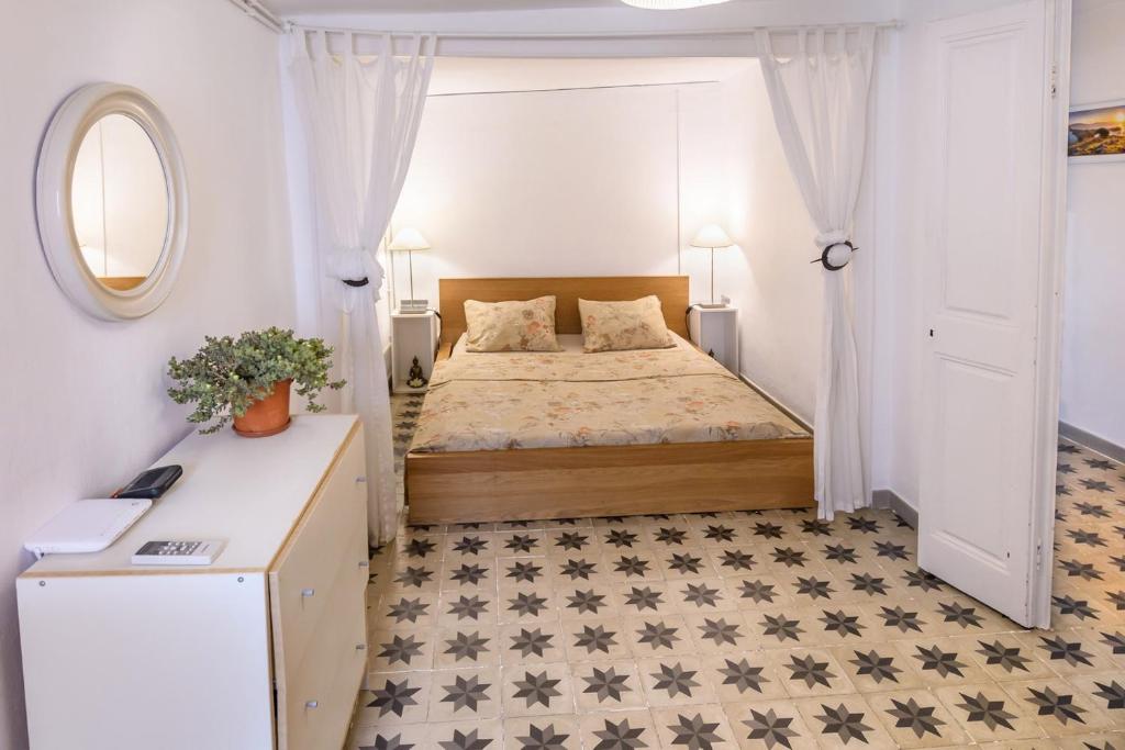 Een bed of bedden in een kamer bij Private Roof Top Sant Antoni