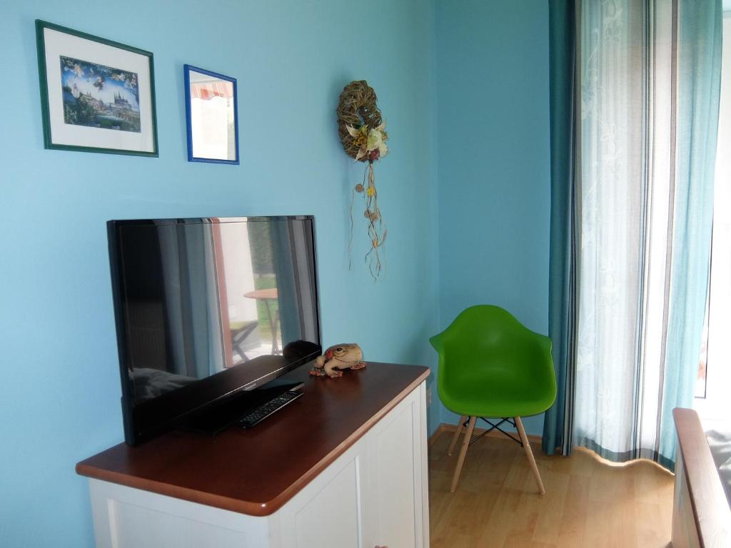 TV a/nebo společenská místnost v ubytování Ubytování U lázní Aurora