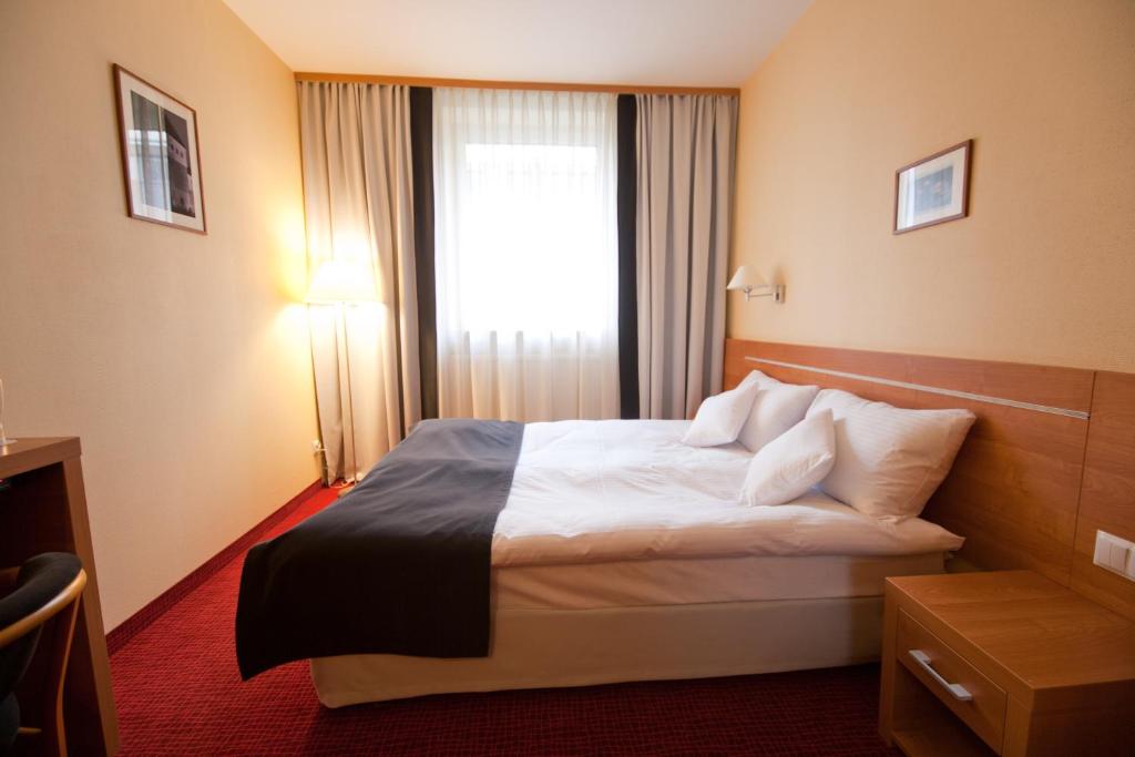Postel nebo postele na pokoji v ubytování Hotel Malinowski Business