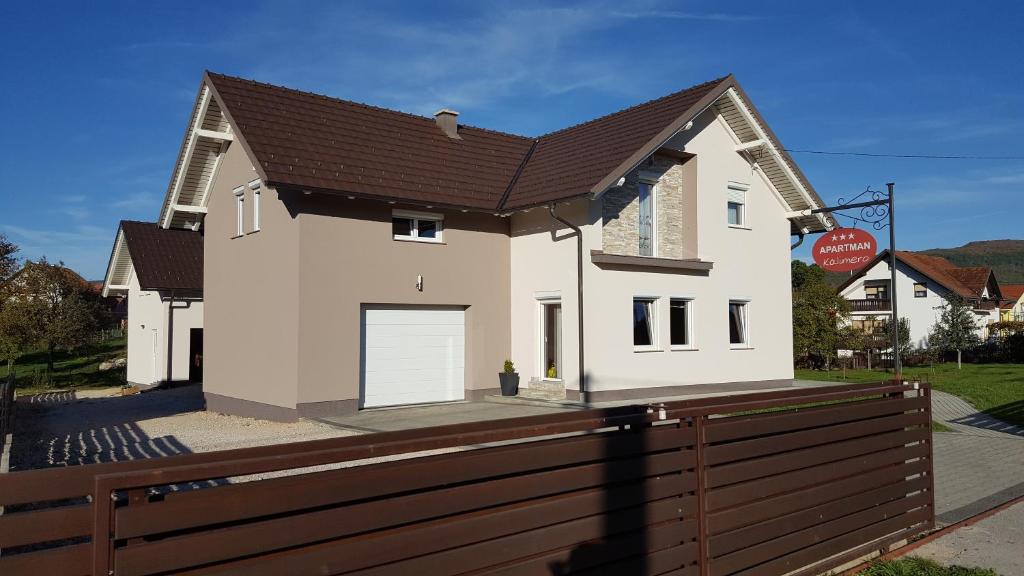 Budova, v ktorej sa apartmán nachádza