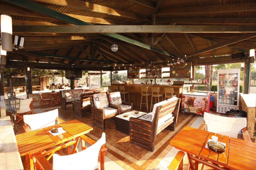Posezení v ubytování Ariadni Hotel Bungalows
