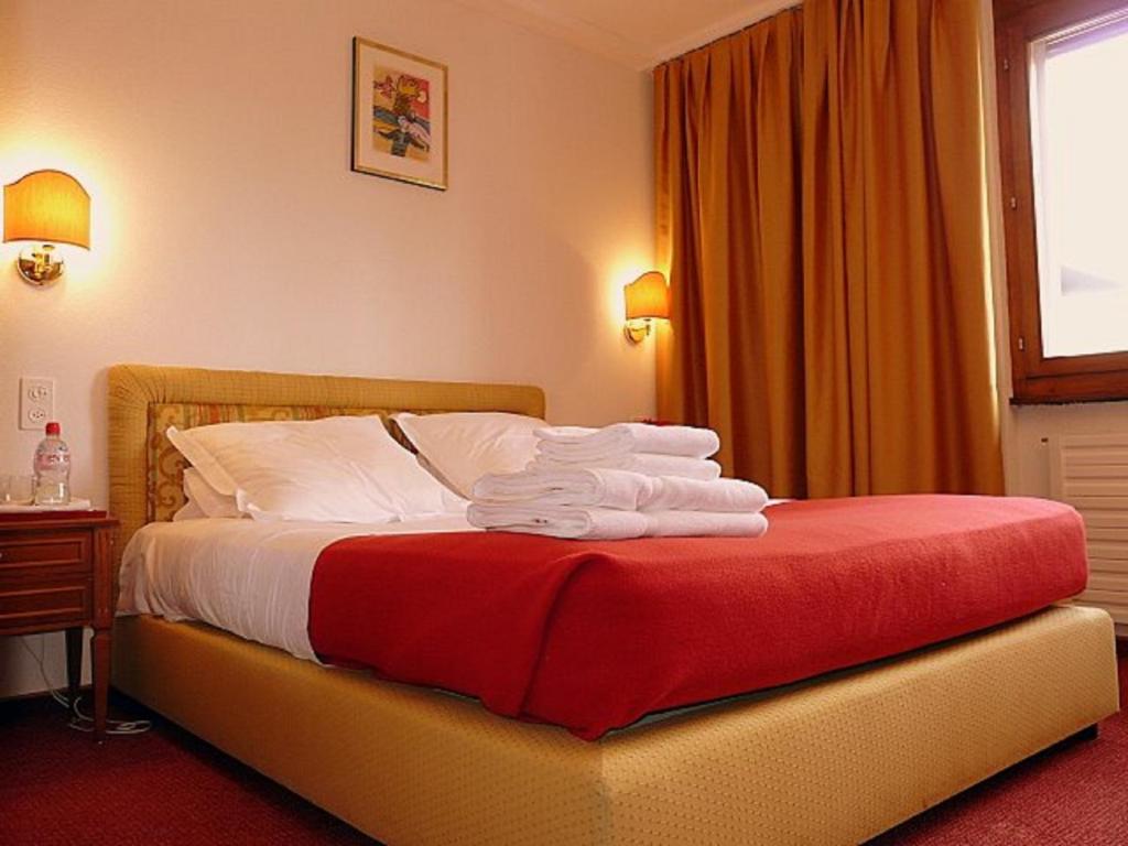 Postel nebo postele na pokoji v ubytování Hôtel de la Forêt