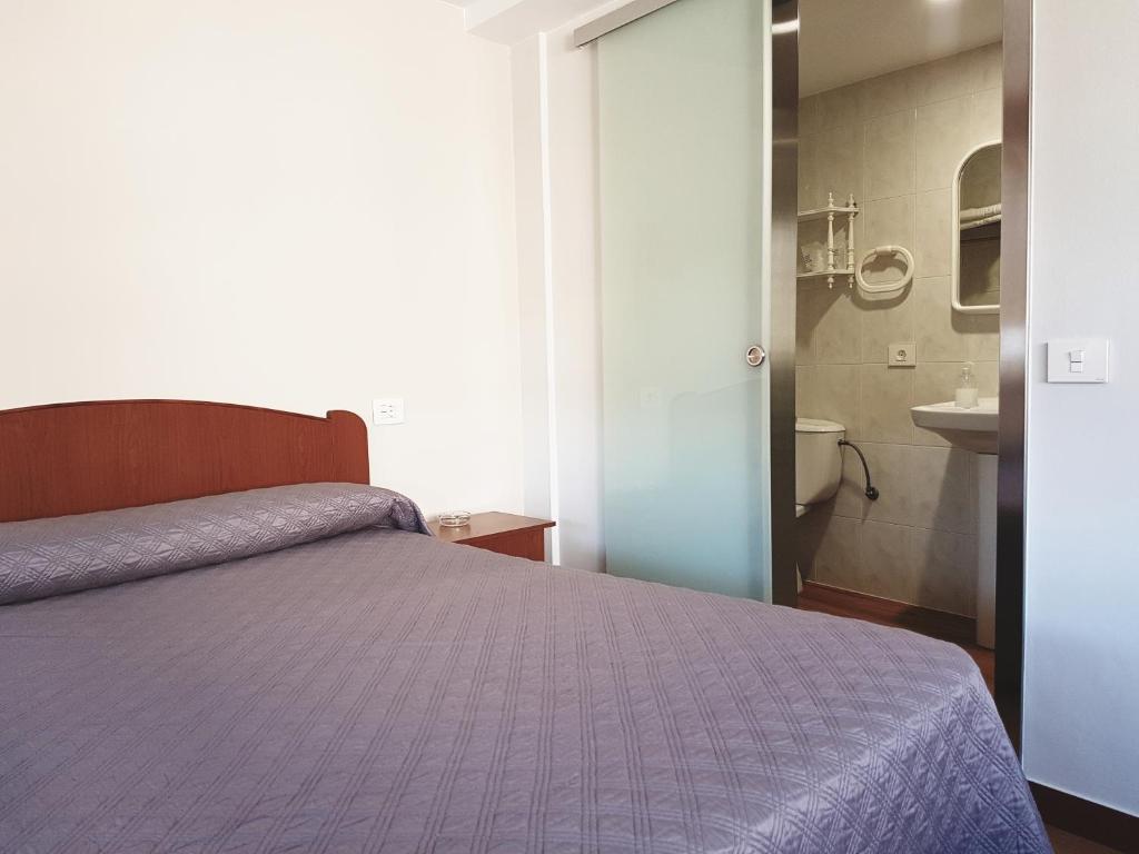 Posteľ alebo postele v izbe v ubytovaní Hostal Galicia Arteixo