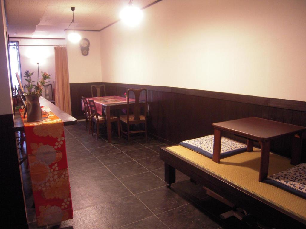 Posezení v ubytování Nakaya House