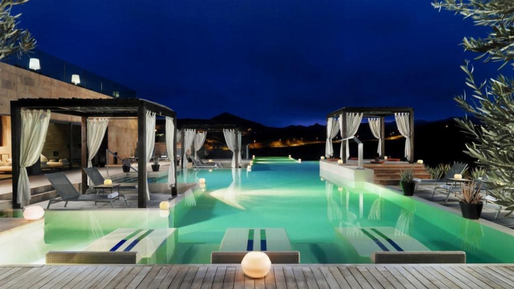 Basen w obiekcie Salobre Villas Deluxe lub w pobliżu