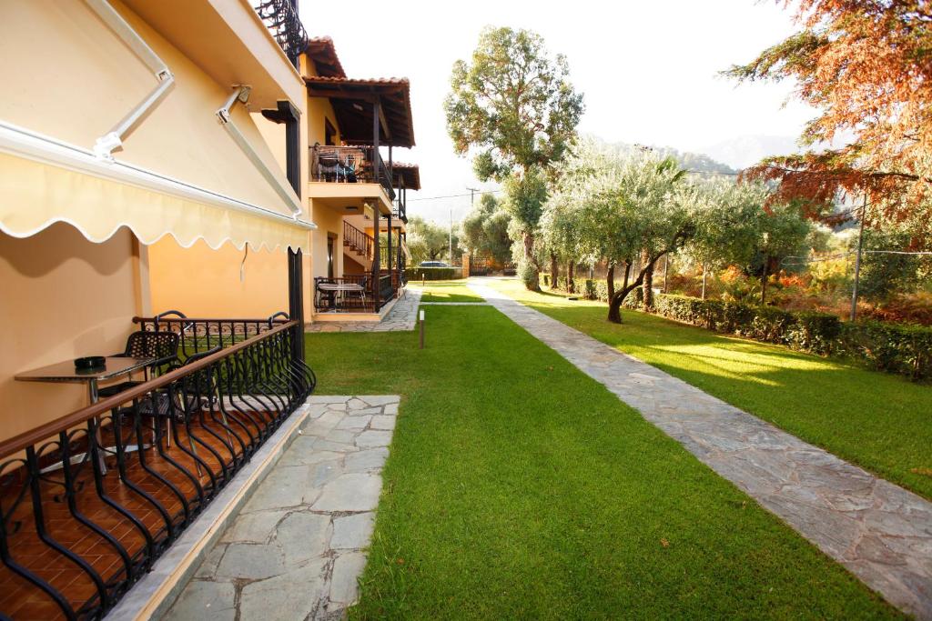 Zahrada ubytování Ariadni Hotel Bungalows