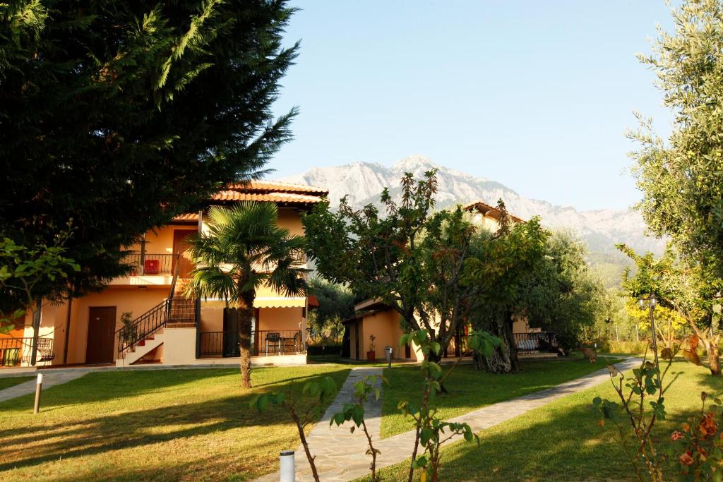 Nespecifikovaný výhled na hory nebo výhled na hory při pohledu z hotelu