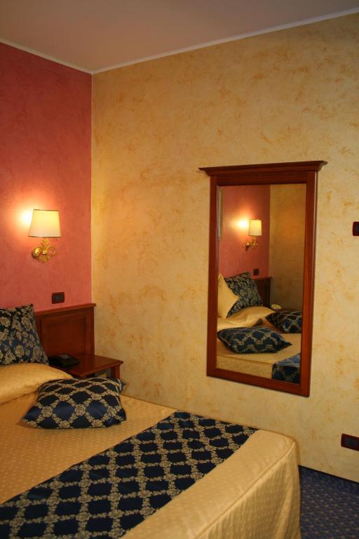 A bed or beds in a room at Hotel Abacus