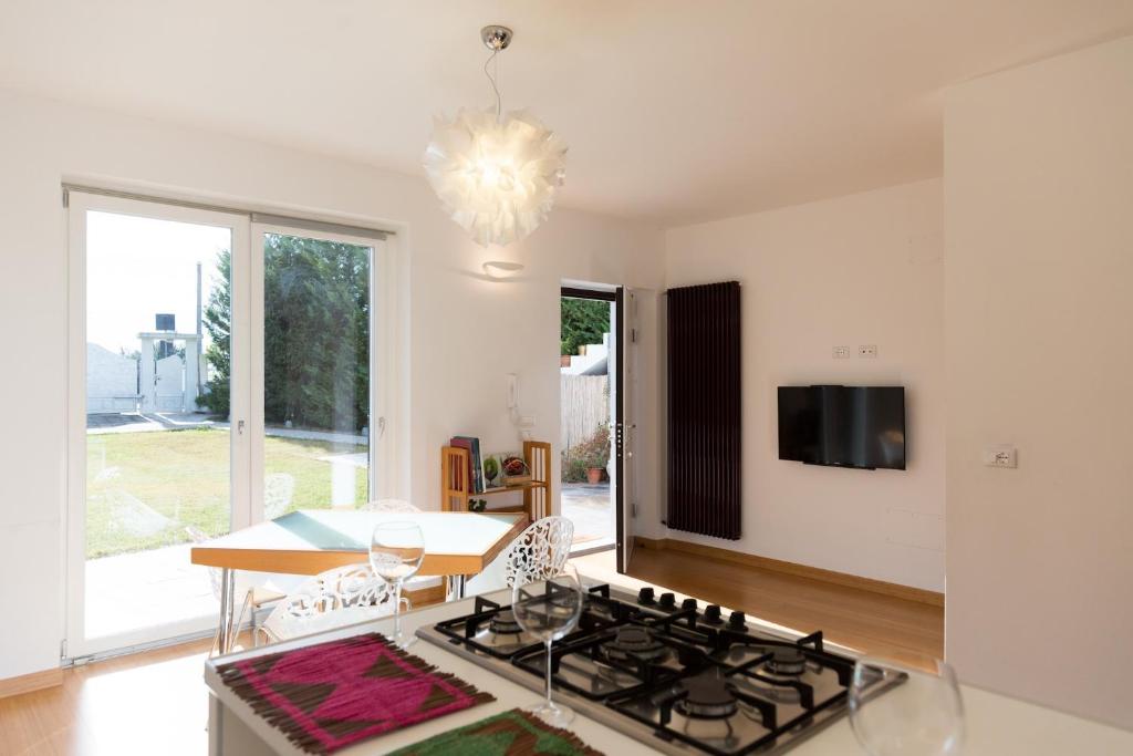 A kitchen or kitchenette at Guest House Le Acacie