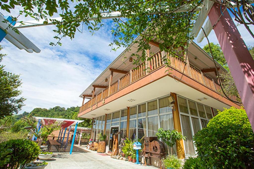 a building with a balcony on top of it at Maylin B&B in Xinshe