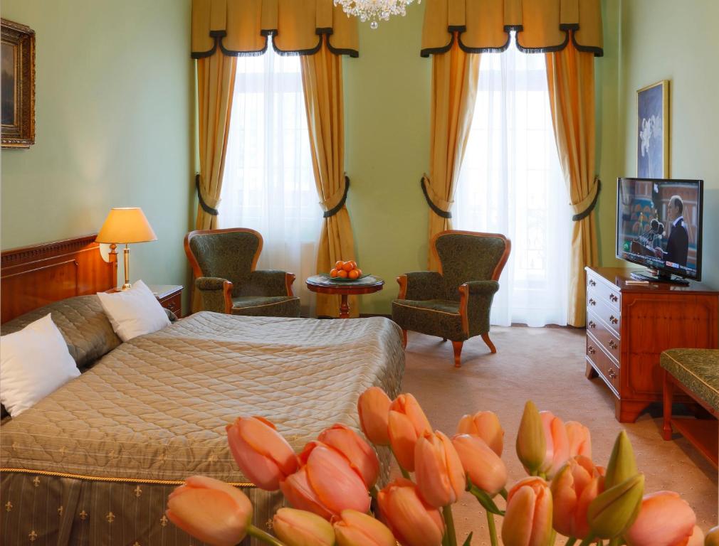 TV a/nebo společenská místnost v ubytování Bristol Georgy House