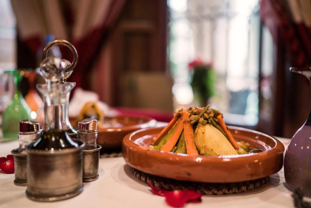 Comida en o cerca de este riad