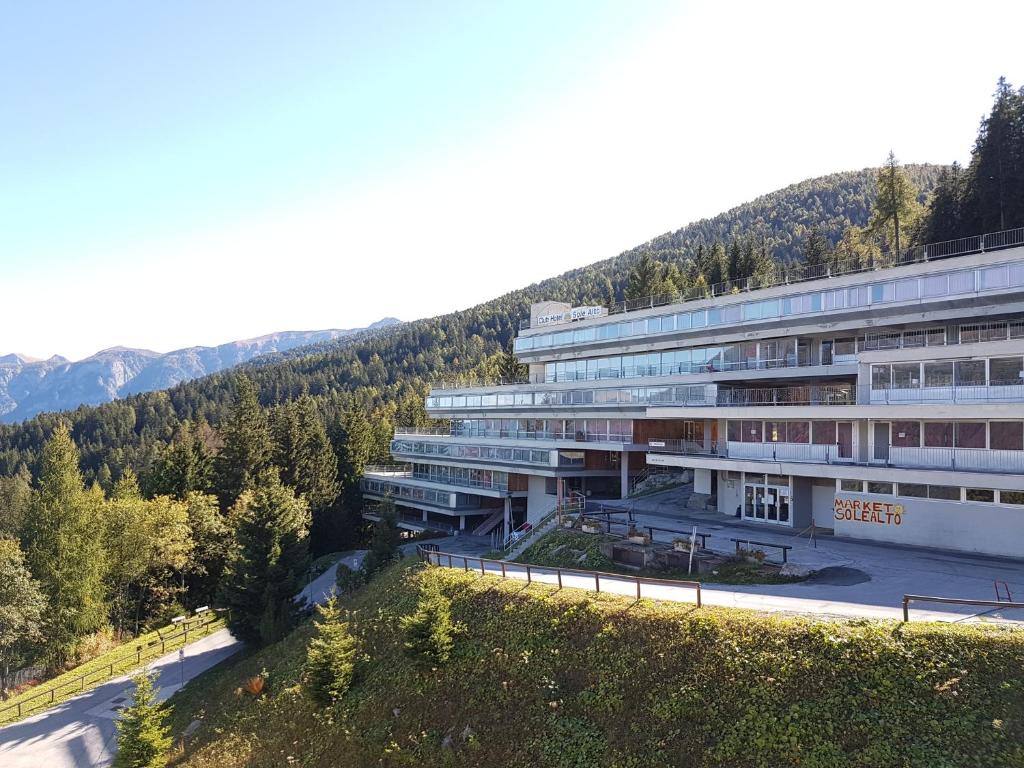 Nespecifikovaný výhled na hory nebo výhled na hory při pohledu z aparthotelu