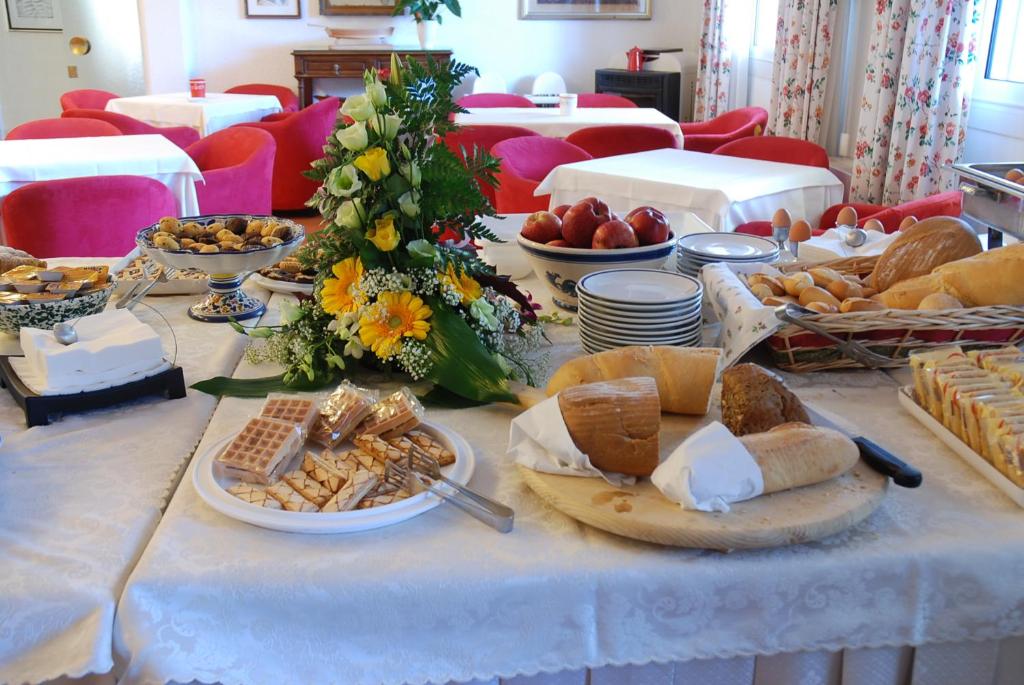 a table topped with lots of different types of food at Hotel Valdor in Cavallino-Treporti