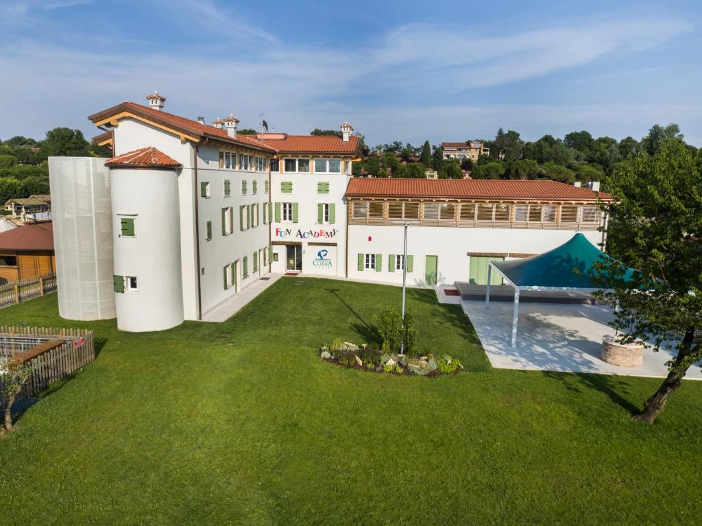 Bazén v ubytování Piani di Clodia Holidaypark nebo v jeho okolí