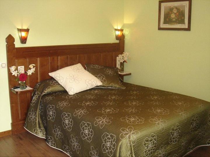เตียงในห้องที่ Hotel Rural El Caseron de Linarejos