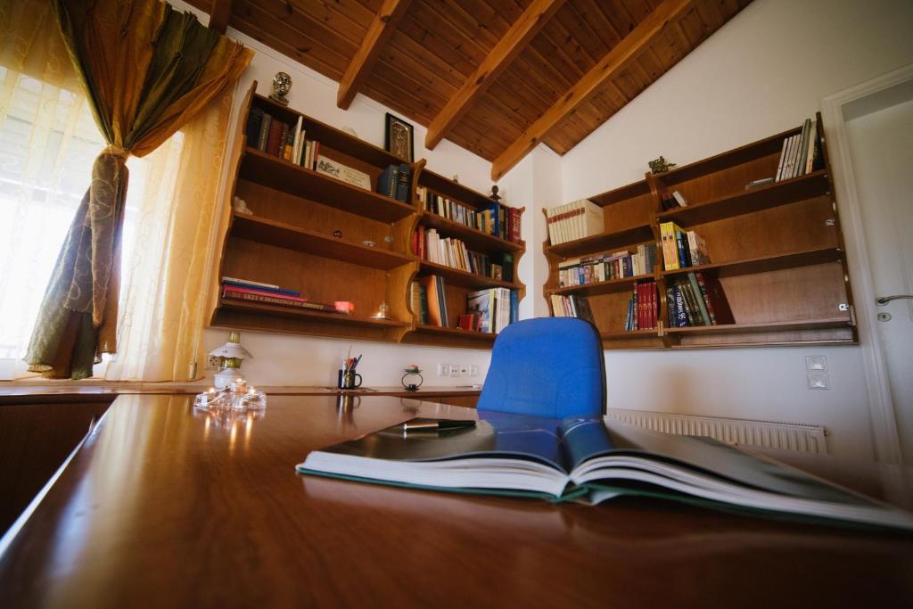 Knihovna v apartmánu