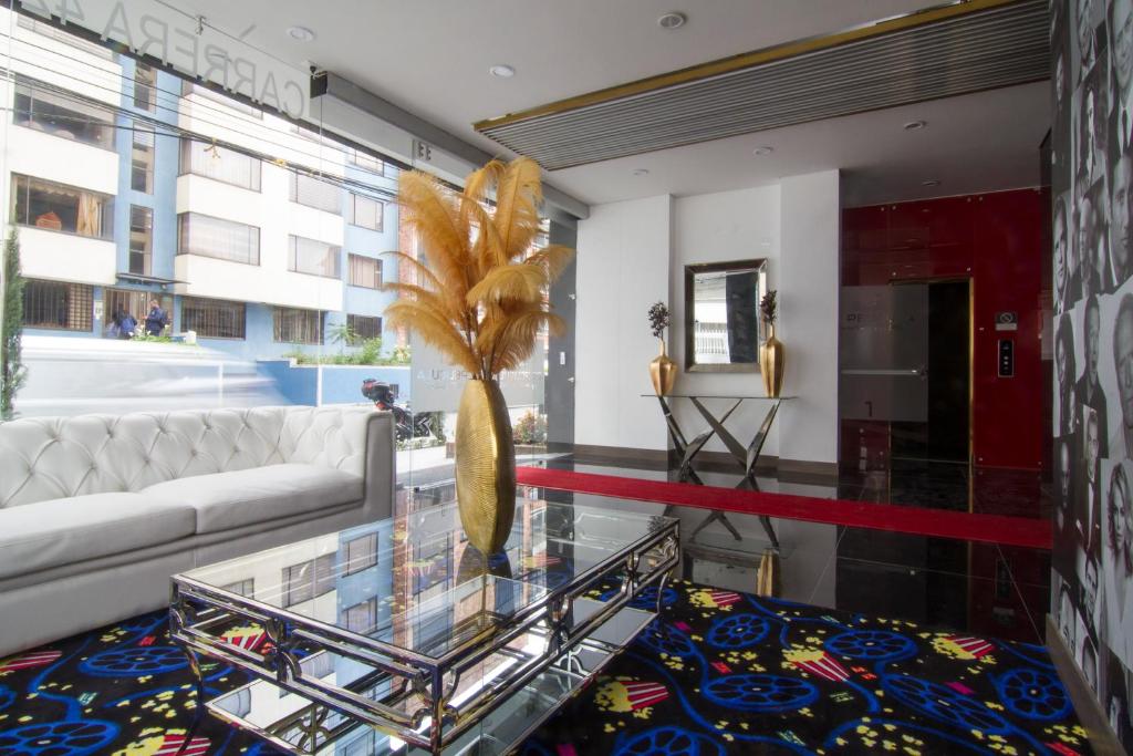 Posezení v ubytování De Película Hotel