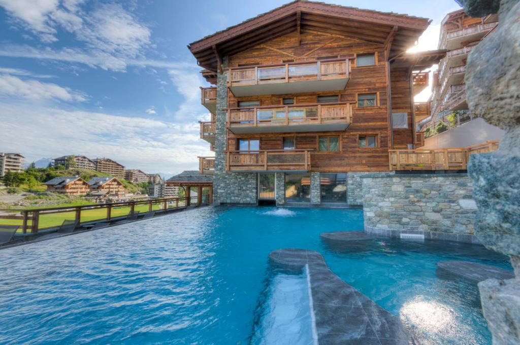 Bazén v ubytování Apartment La Forêt 5 - Spa access - Centre Station nebo v jeho okolí