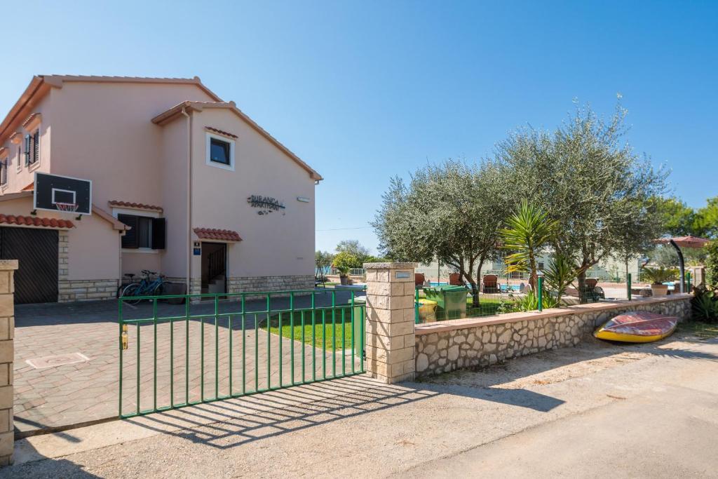 Budova, kde se apartmán nachází