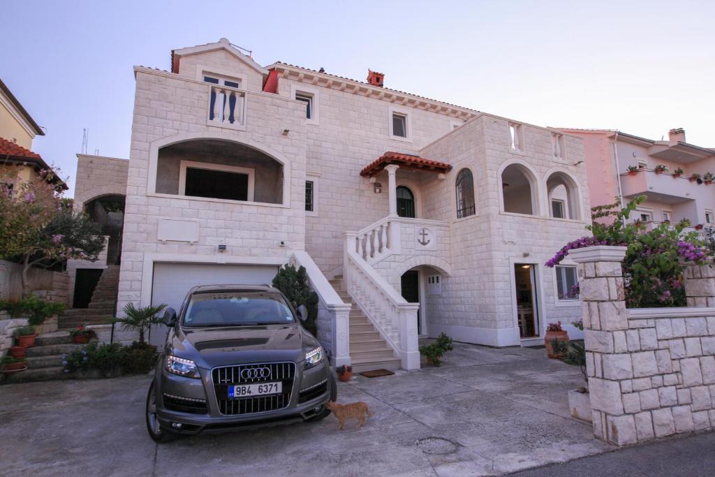 a small car parked in front of a house at Villa Maja in Supetar