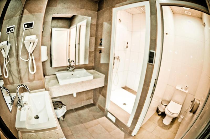 Be Zaragoza Hostel - Habitación Doble Con Baño Compartido
