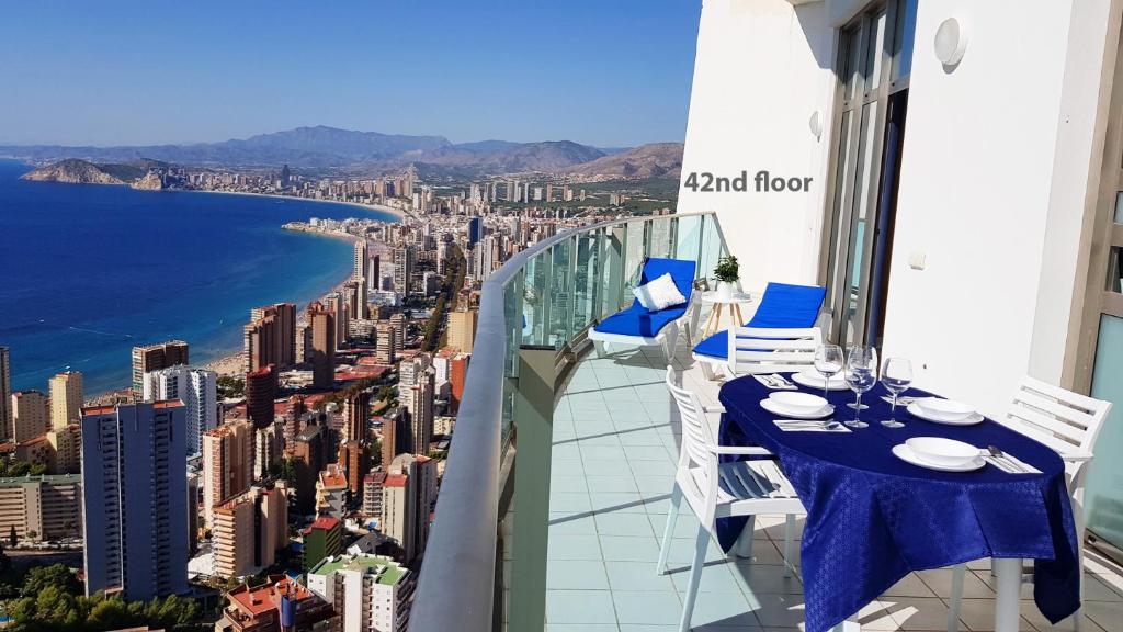 Benidorm Sky 42 - Penthouse on the 42nd floor with sea views