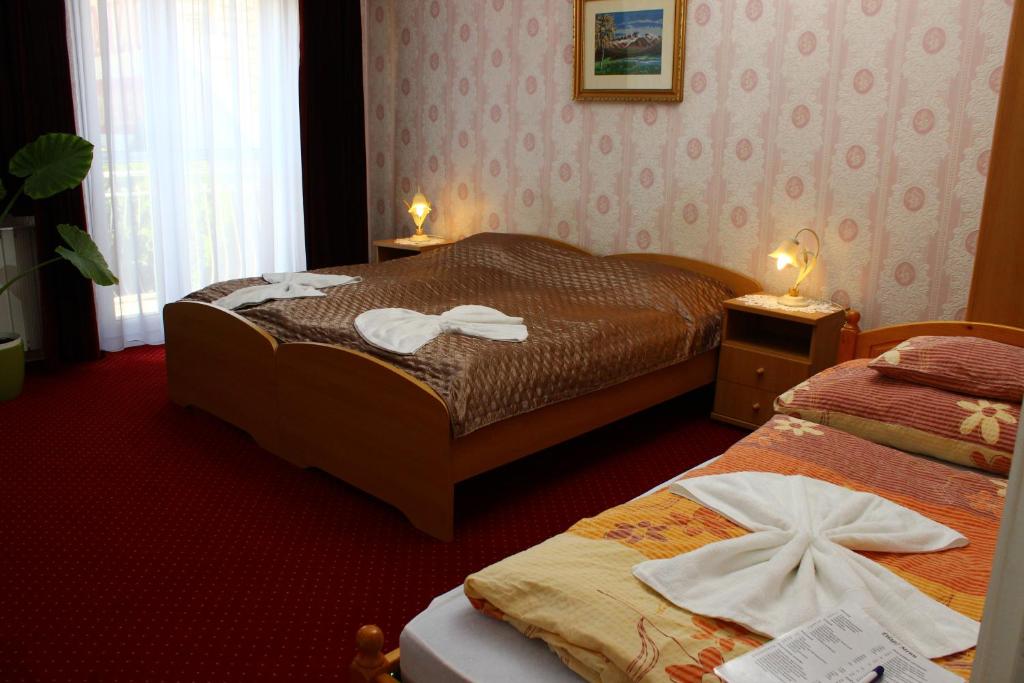 Kálmán Panzió - Triple Chambre Avec Salle De Bain