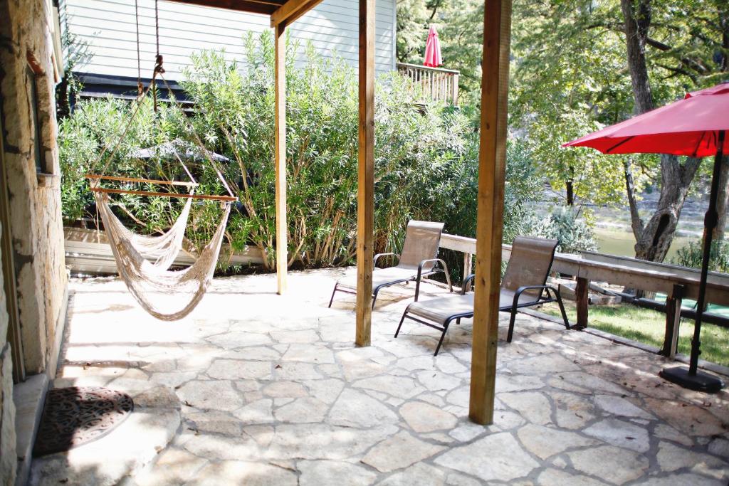 Tiki Lodge 2