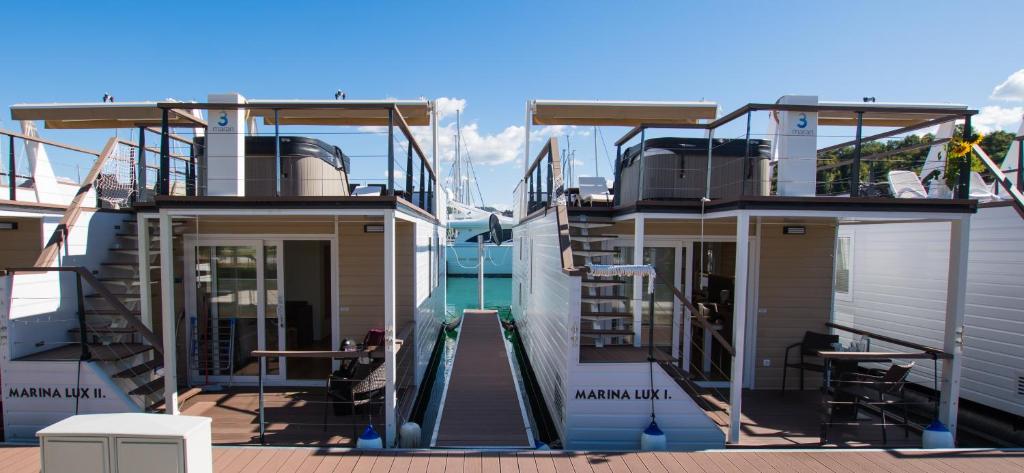 Floating Sea Houses MARINA LUX - Casa De Vacaciones