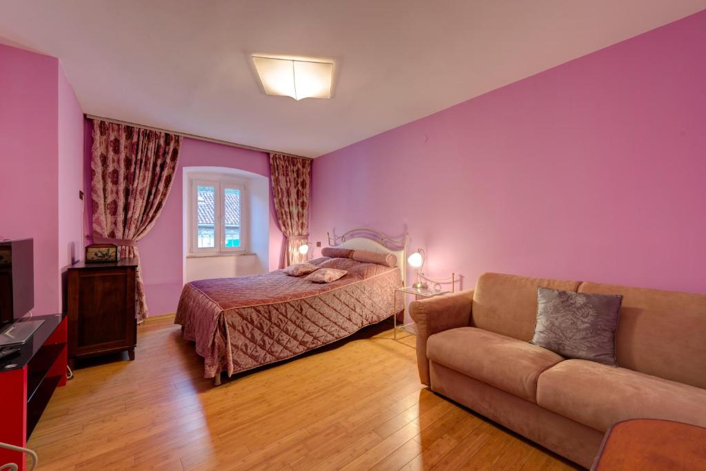 Kotor old town Palace Bucha - 16