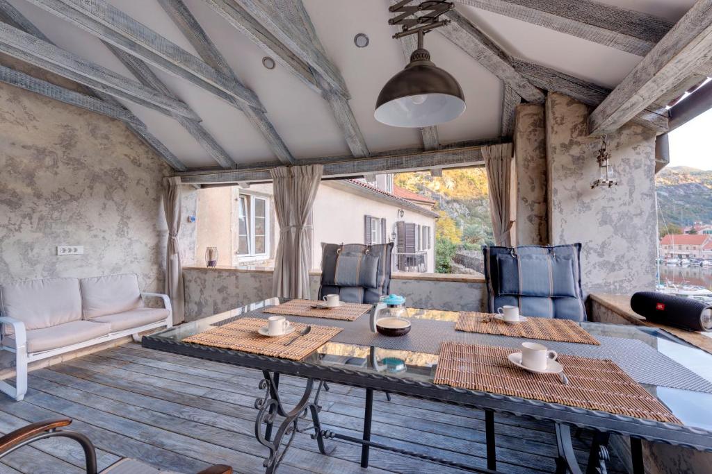 Kotor old town Palace Bucha - 4