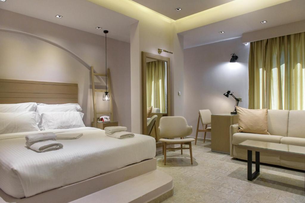 Postel nebo postele na pokoji v ubytování Pyrgos Hotel