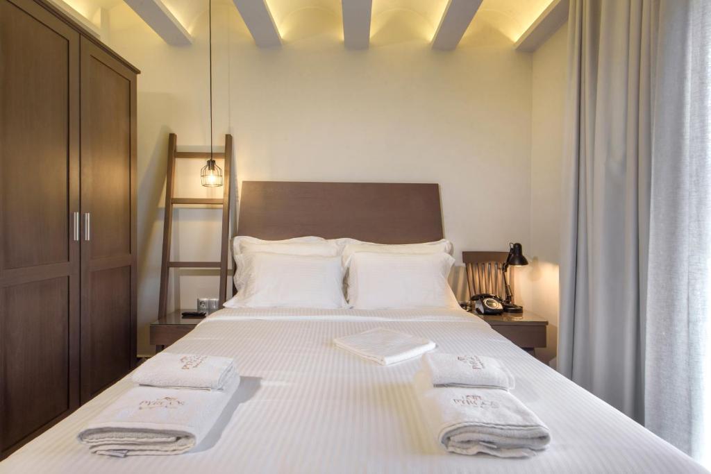 Postel nebo postele na pokoji v ubytování Pyrgos Hotel