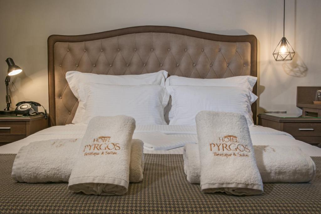 Postel nebo postele na pokoji v ubytování Pyrgos Hotel