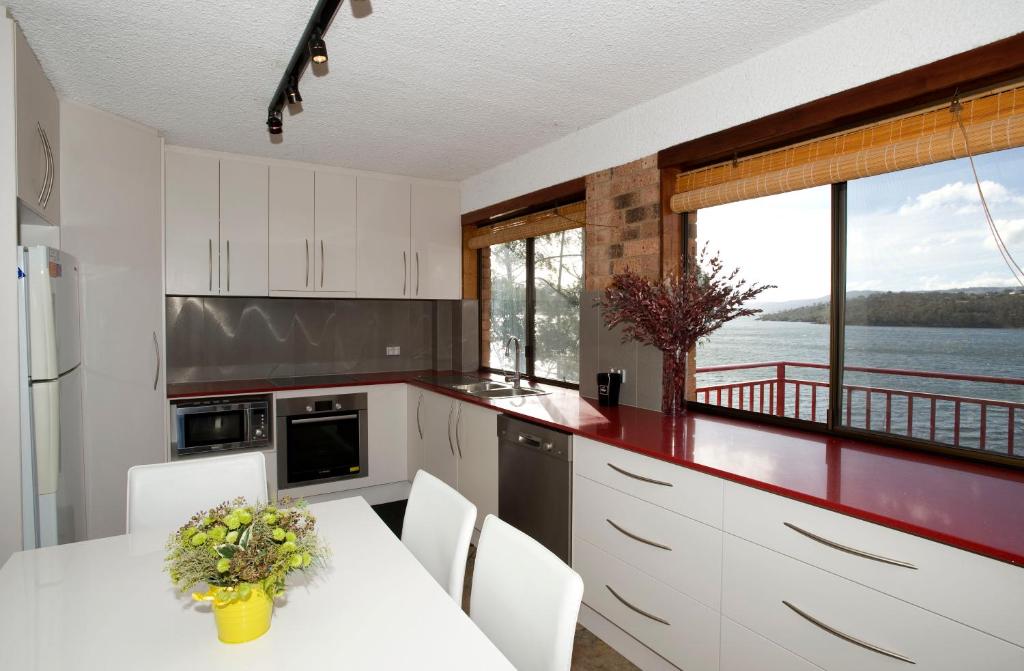Pontis Lodge Waterfront Apartment, Jindabyne (updated prices 2024)