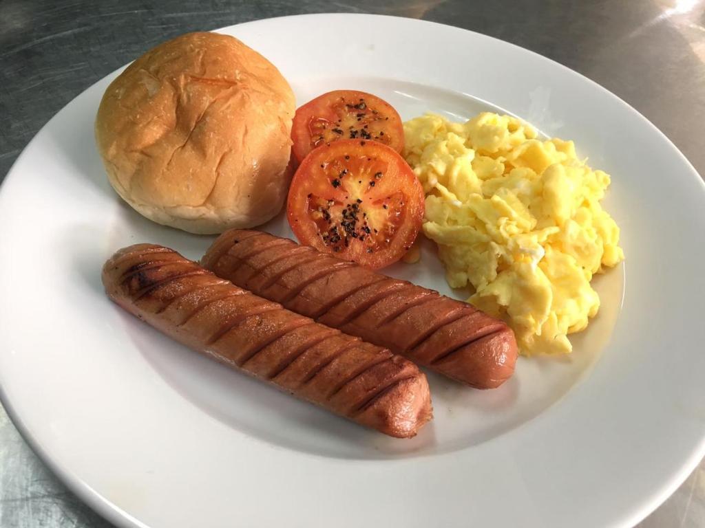 ホテルの敷地内または近くでの食事または食べ物