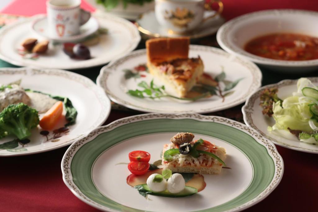 ホテルの敷地内または近くでの食事または食べ物