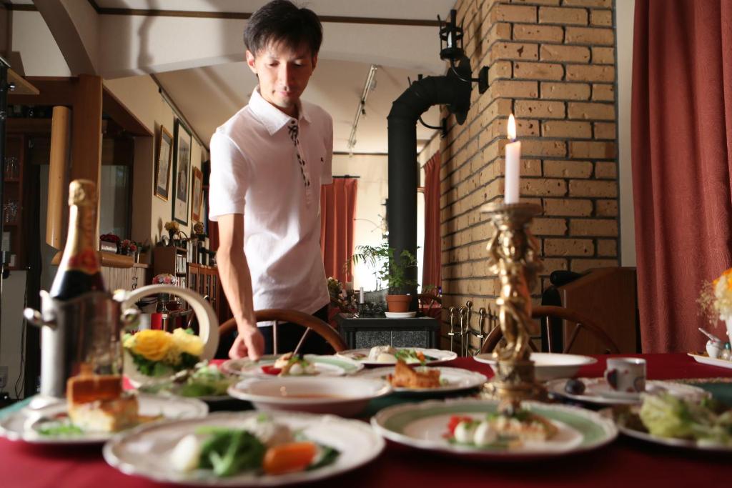 ホテルの敷地内または近くでの食事または食べ物