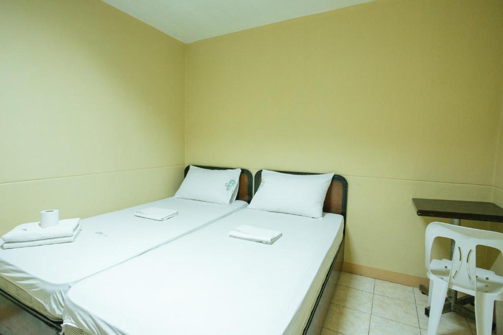 Postel nebo postele na pokoji v ubytování GV Hotel - Talisay City