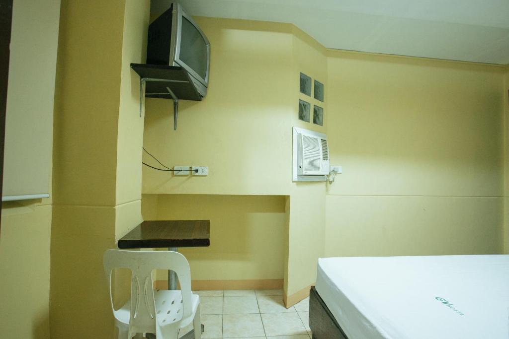 TV a/nebo společenská místnost v ubytování GV Hotel - Talisay City