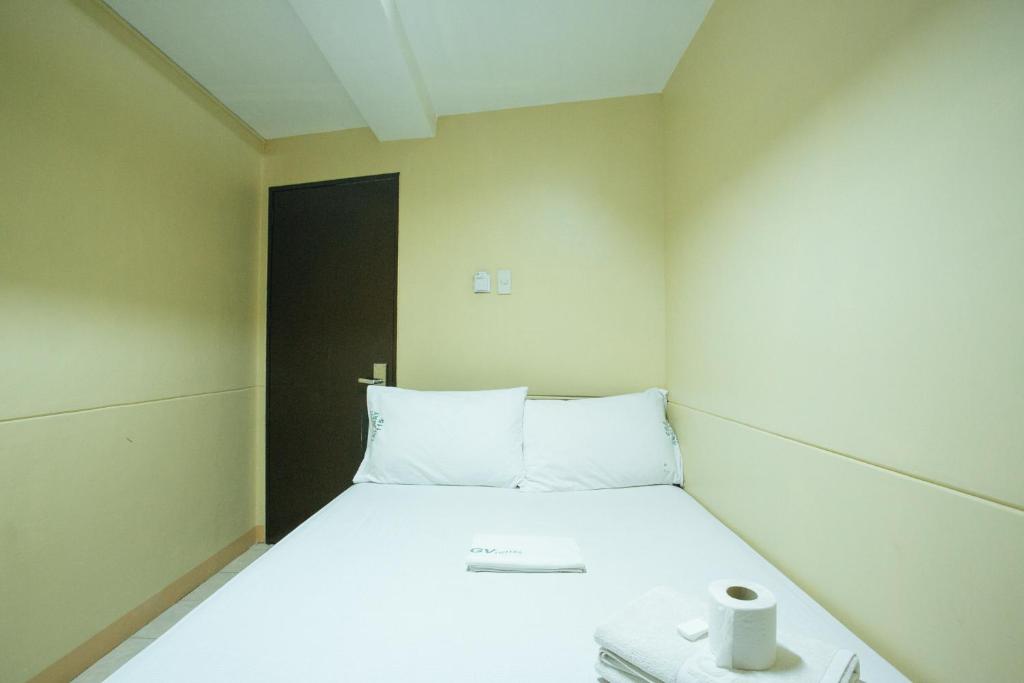 Postel nebo postele na pokoji v ubytování GV Hotel - Talisay City