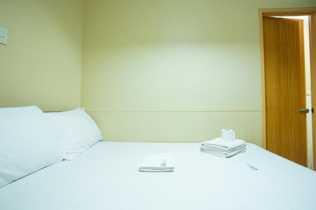 Postel nebo postele na pokoji v ubytování GV Hotel - Talisay City