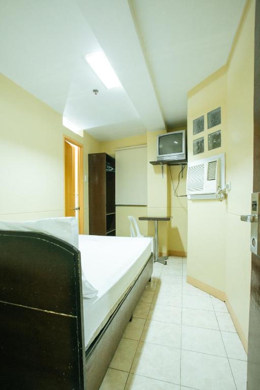 TV a/nebo společenská místnost v ubytování GV Hotel - Talisay City